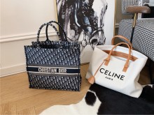 安利2019最值得入手的两款超大帆布购物袋，Dior book tote和Celine新 logo tote