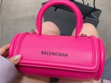 Balenciaga春夏新款粉色圆筒包