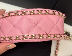 Chanel粉色mini月牙包🌙