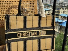  分享一款通勤包Dior tote 迪奥条纹托特包