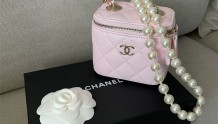 Chanel 22P粉色珍珠链条小盒子