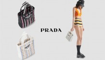 Prada 草编手袋热潮，复古的串珠设计也好时髦！