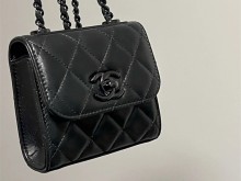 Chanel 22b trendy cc mini so black