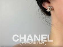 Chanel 22K，浮雕双c耳钉