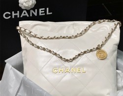 我会建议所有甜妹买Chanel 白色22bag！！！