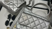 Chanel银色包 一次遇到两款 你们会选哪个？